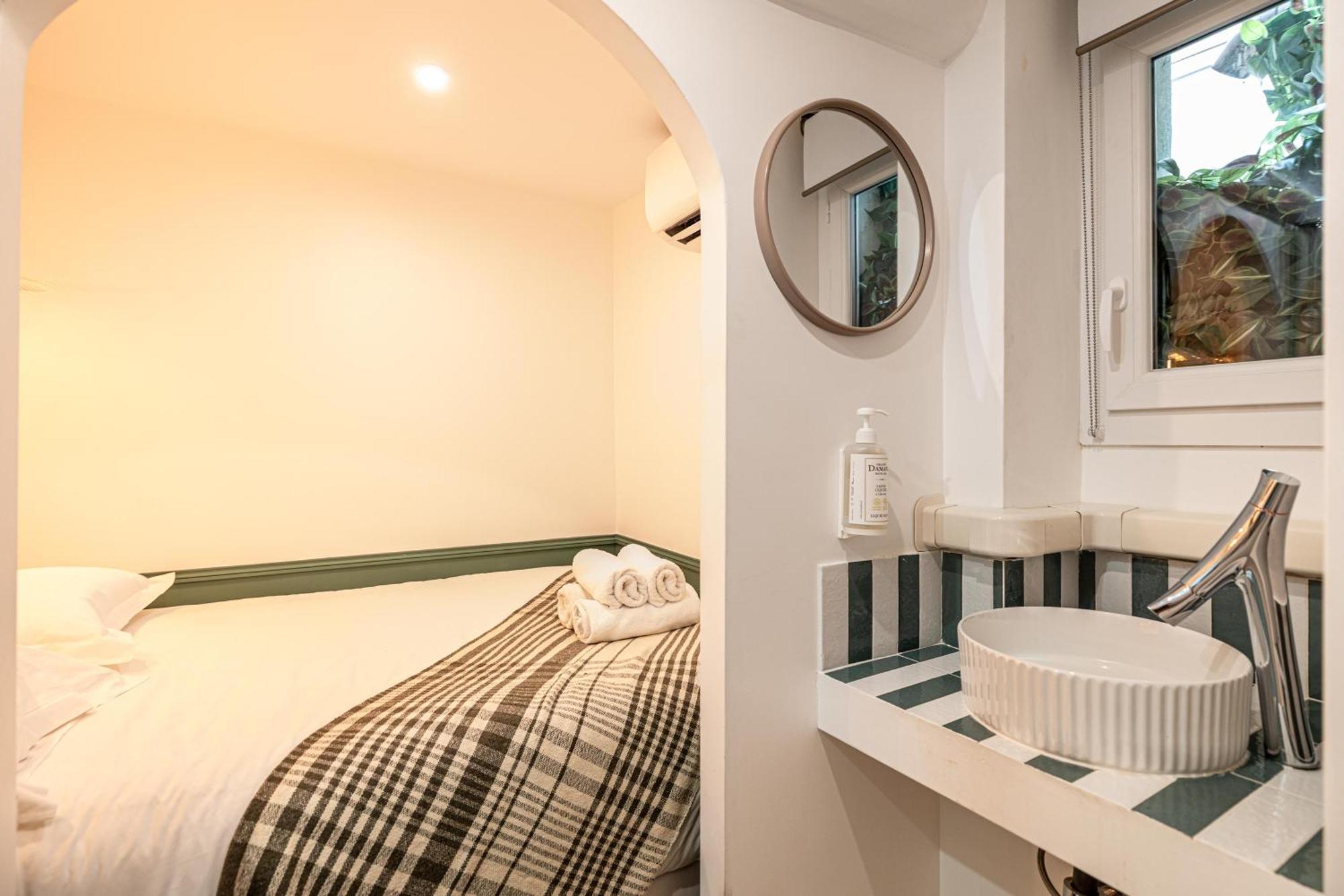 Newly Remodeled Charming With 2 Separate Bedrooms Each With Its Own Entrances, Second Bedroom Is Located Outside Main Apartment Nice