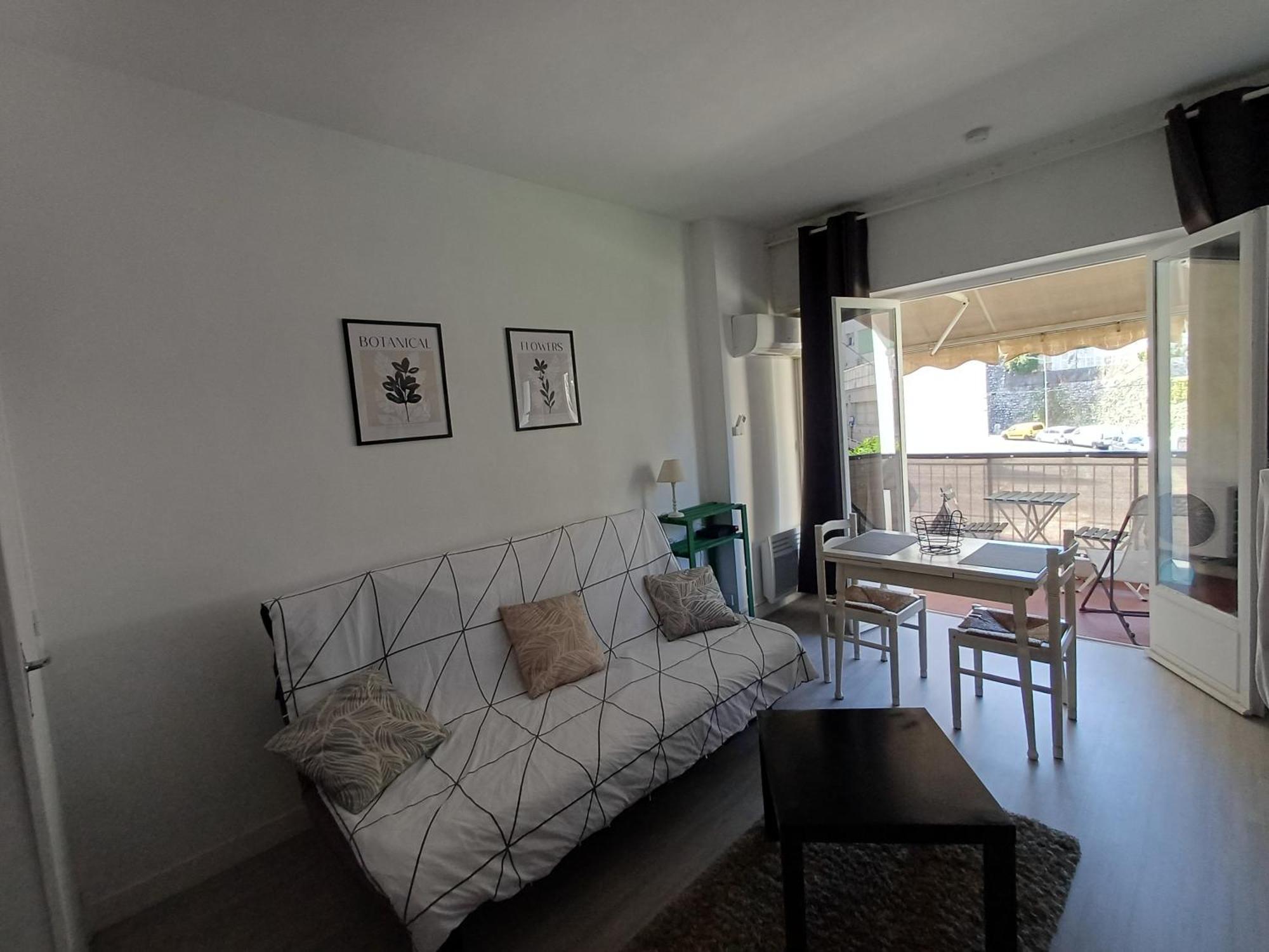 - Magnan Apartment