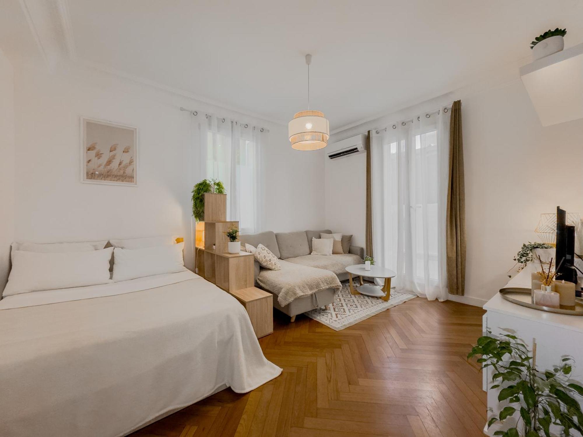 Apartment - Bright & Modern - Private Terrace - Aircon - Near Train & *