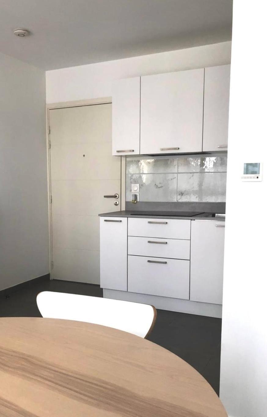 Modern By Port & Old Town Apartment *