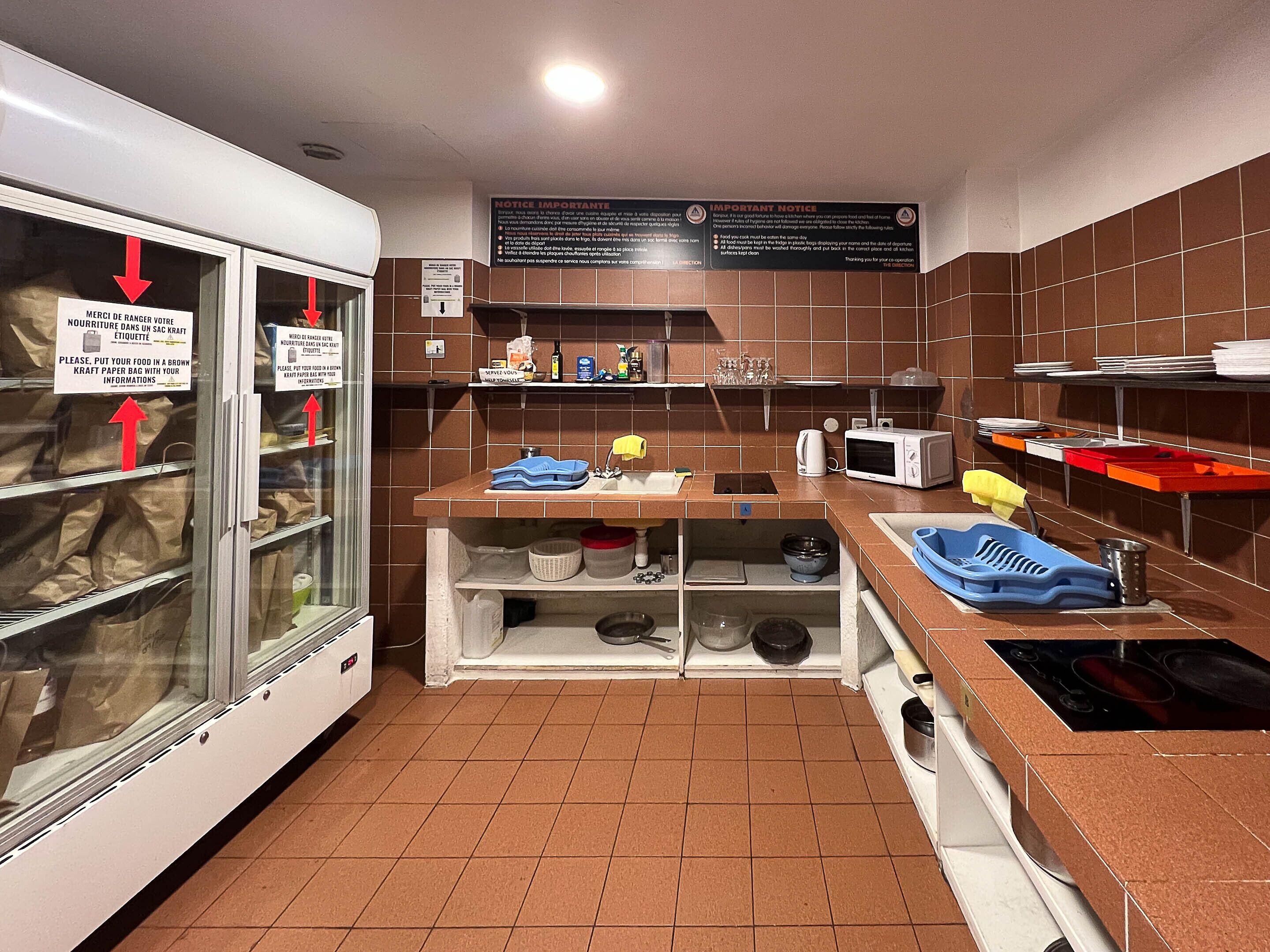 Hostel Hi Les Camelias Nice