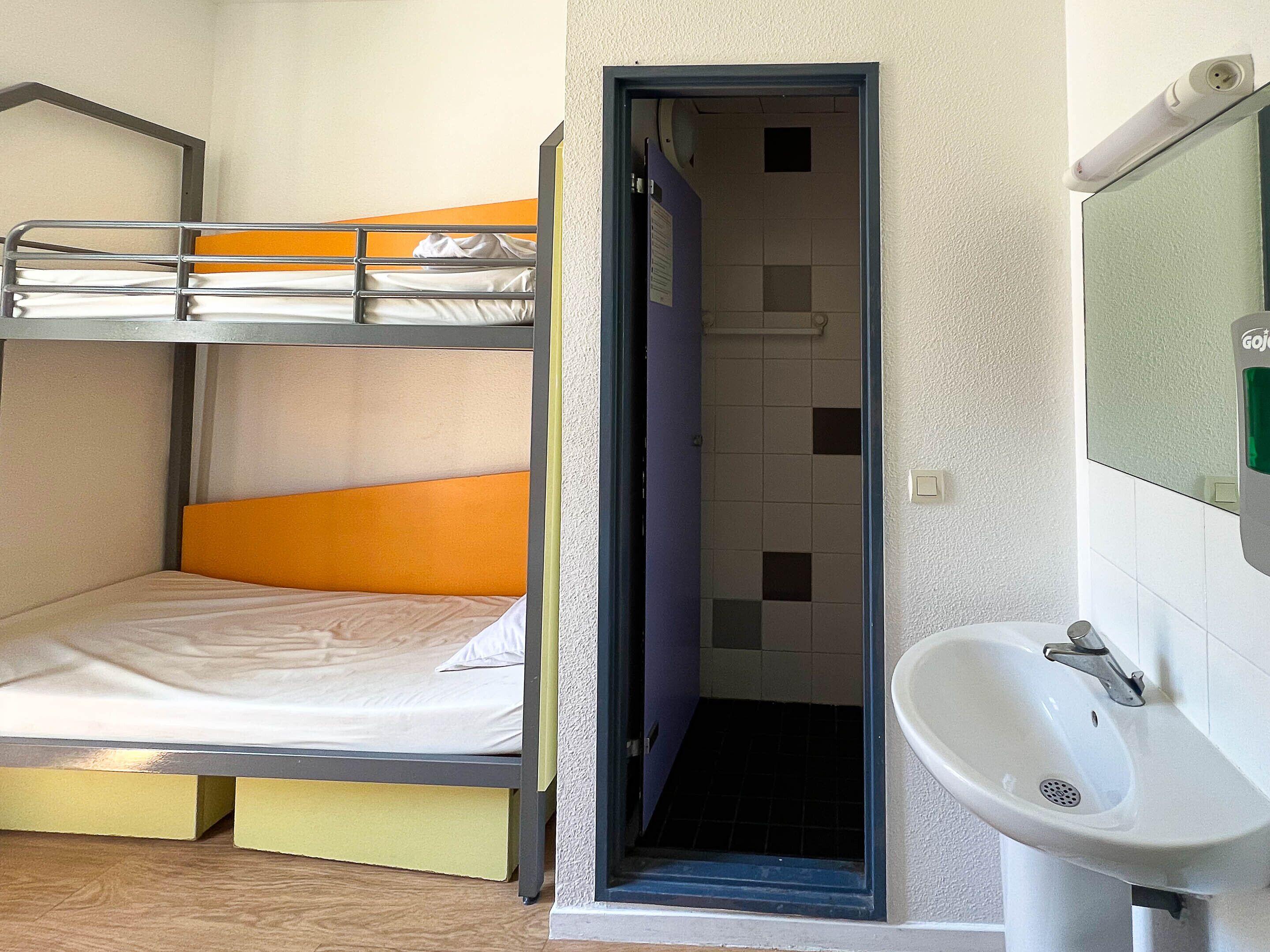 Hi Les Camelias Hostel Nice