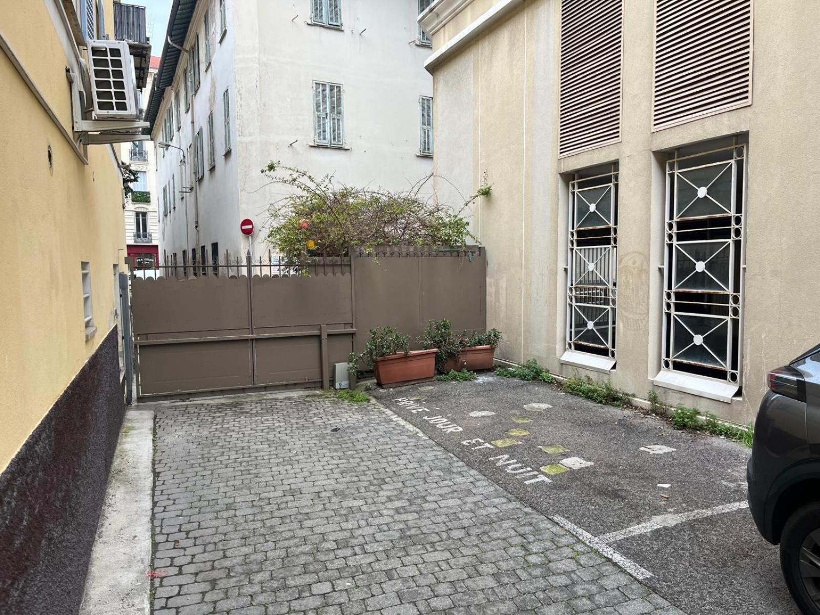 Nice-duplex-plage-parking-cimatisation *