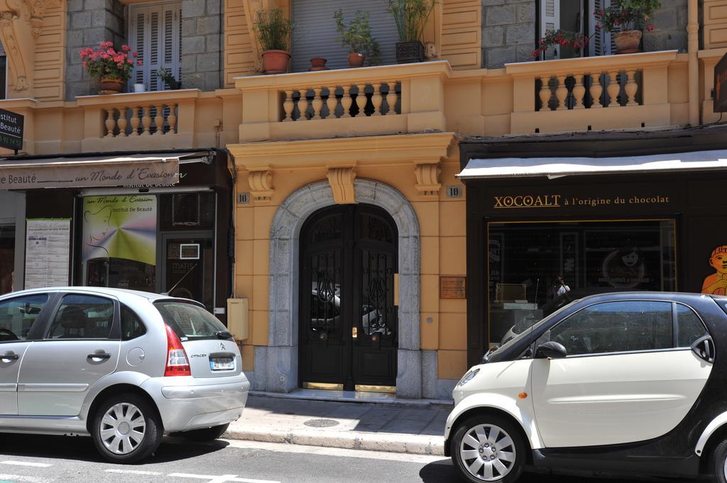 Le 10 - Massena Apartment