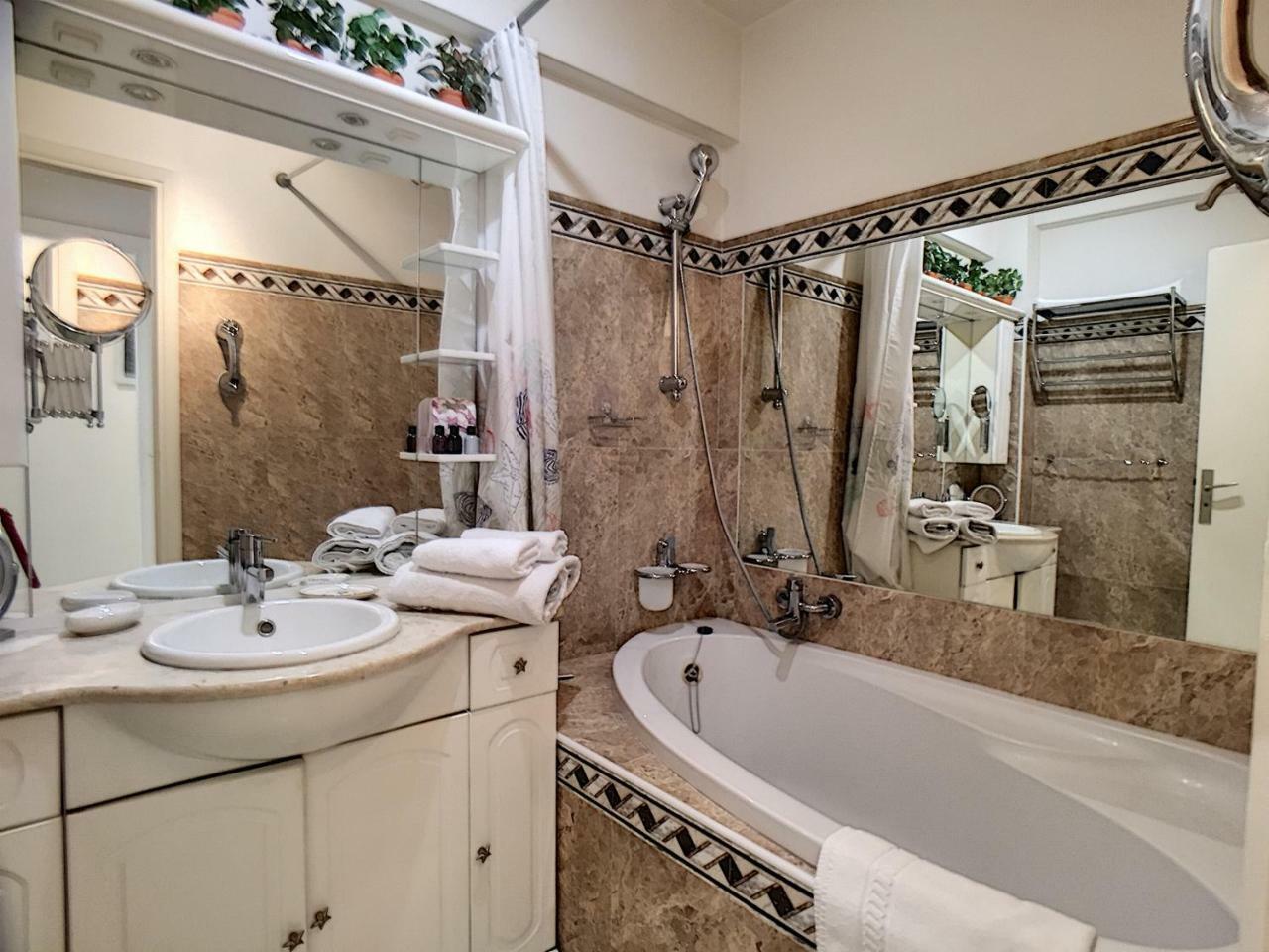 Nestor&jeeves - Debussy Terrasse - - By Shopping Area