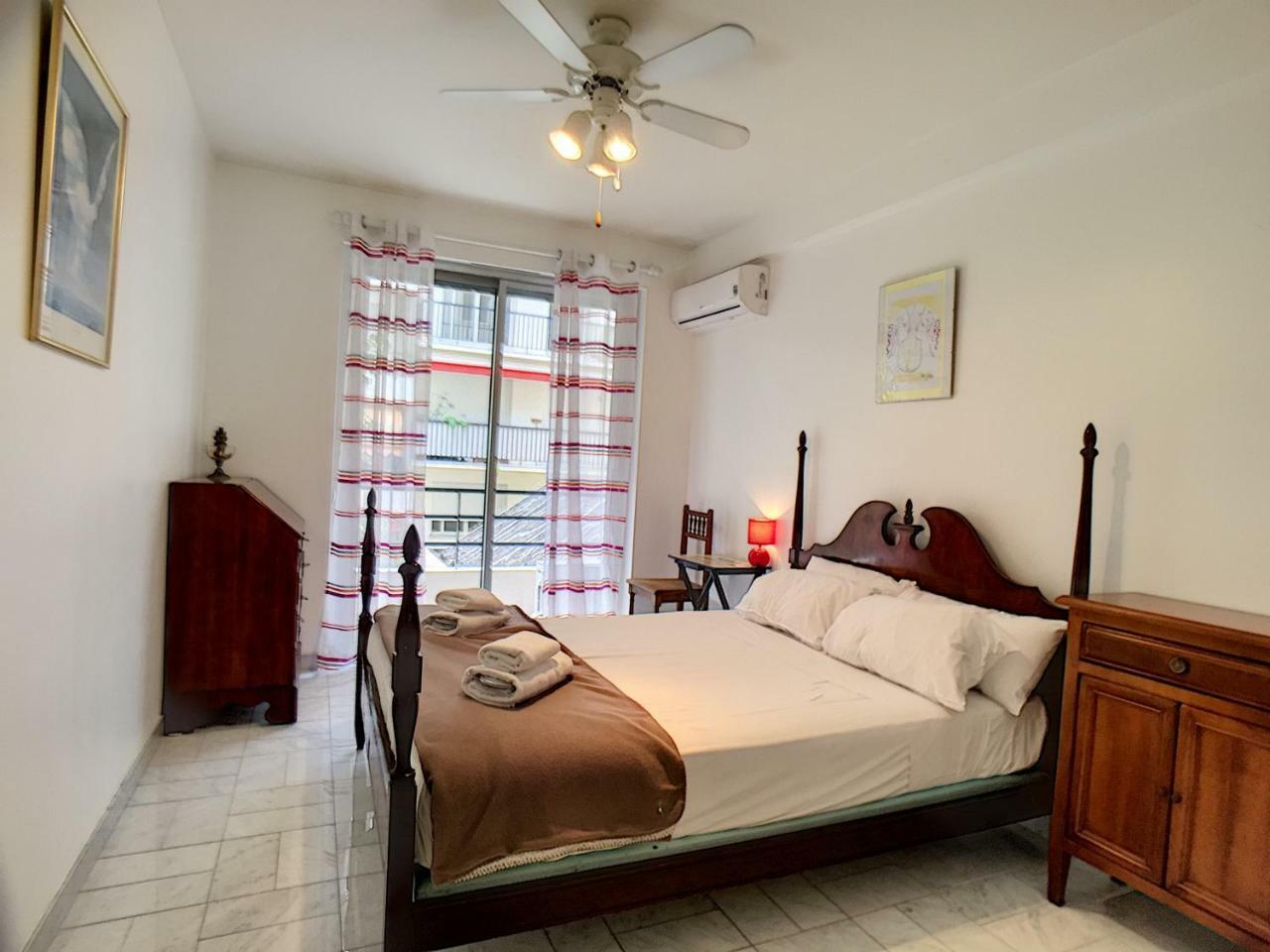 Nestor&jeeves - Debussy Terrasse - - By Shopping Area