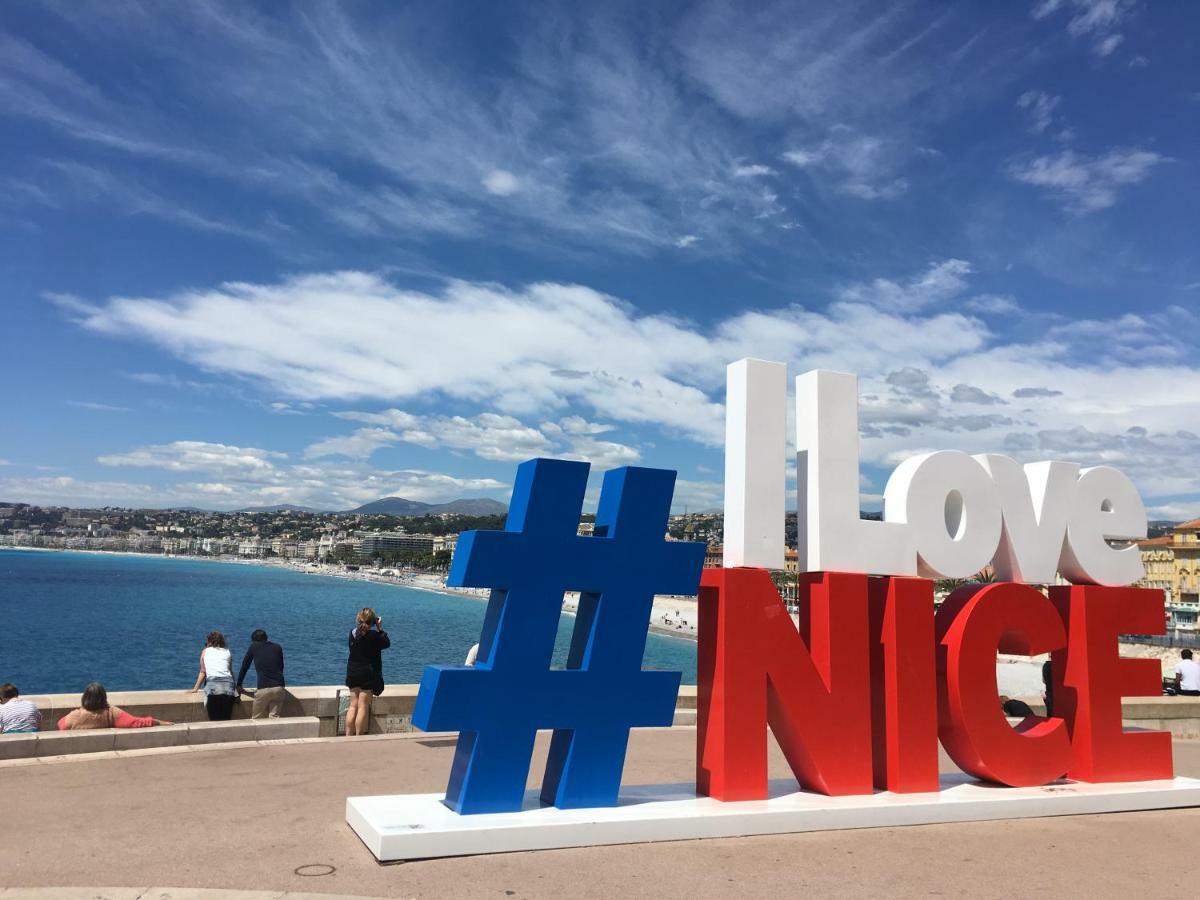 Climatise A Cote De Negresco Et Bord De * Nice
