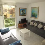Vieux Nice, grand 2P sur jardins, parking, calme, soleil