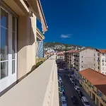 Cosy 1 Bdr Near Garibaldi Square - Top Floor & Ac