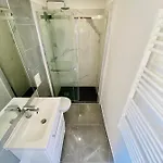 Apartment Lovely Heart Of Golden Square Fiber Wifi *
