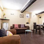 Atypical Cozy 1 Bdr Old Town