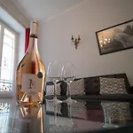 Lusso 5 Beds Central Apartment