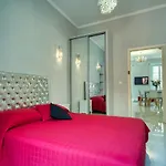 Lusso 5 Beds Central Apartment