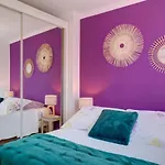 Friendly & Designed Apartment In The Golden Square