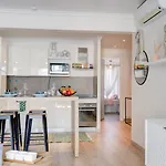 Friendly & Designed Apartment In The Golden Square