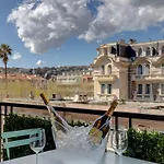 Friendly & Designed Apartment In The Golden Square