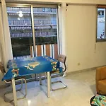 Studio Standing Nice