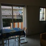 Studio Standing Nice