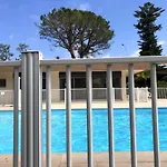 Oasis Méditerranéen Piscine&Parking Calme absolu