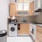 Wonderful And Bright Apartment Close To Everything