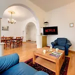 Nestor&Jeeves - Meyerbeer - Central - Very Close Sea