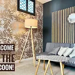 Lovely & Cozy Duplex Heart Of Nice With Bathtub!