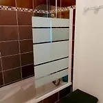 Apartment Bright 45m In A Lively Area Nice
