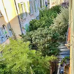 Lovely & Cozy Duplex Heart Of Nice With Bathtub!