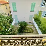 Lovely & Cozy Duplex Heart Of Nice With Bathtub!