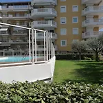 Promenade Des Anglais Avec Terrasse Et Piscine