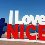 Le Californie Cote D'azur Les Pieds Dans L'eau Nice