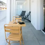 Twenty Business Flats Angely