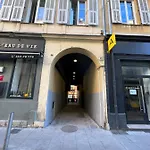 La Cour Du Centre Apartment *
