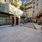 La Cour Du Centre Apartment *