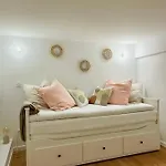 Bright Studio Ideal For Couple In Nice