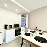 34 M Downtown Nice