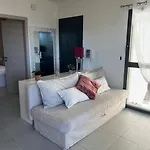Tres Joli 2 Pieces Calme Ensoleille Avec Piscine