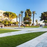 Cocoon Beach Central Proche Mer
