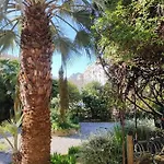 Unique, Et Calme Apartment