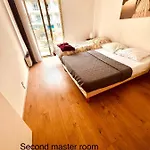 Beachfront Promenade Apartment: Sea Views And Easy Beach Access Apartment *