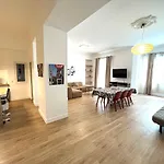 Large Haussmanian Appartment In The Heart Of Nice