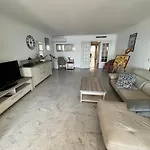 Apartment Beachfront Promenade Apartment: Sea Views And Easy Beach Access Nice