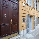 Ultra Central 2 Bdr Ac & Parking