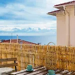 Renting - Maeterlinck - Idyllic Luxury Retreat In Cap De Sea View Apartment