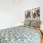 Renting - Maeterlinck - Idyllic Luxury Retreat In Cap De Sea View Apartment