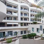 Nice 1 Bedroom downtown Carré d\'Or with garage