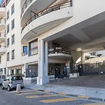Nice 1 Bedroom downtown Carré d\'Or with garage