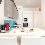 #22 Emma 2bdr Balcony Center Town 2mins Tramway Apartment *