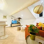 Elegant Mansarde-Place Du Pin