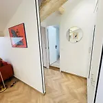 Elegant Mansarde-Place Du Pin